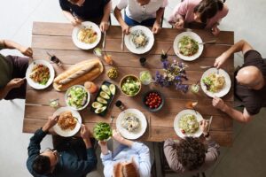 Den Haag – Gezellige lunch voor mensen met NAH en hun partners.